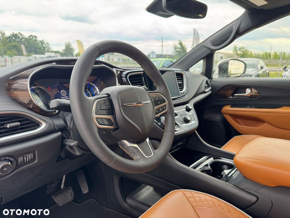 Chrysler Pacifica - 11