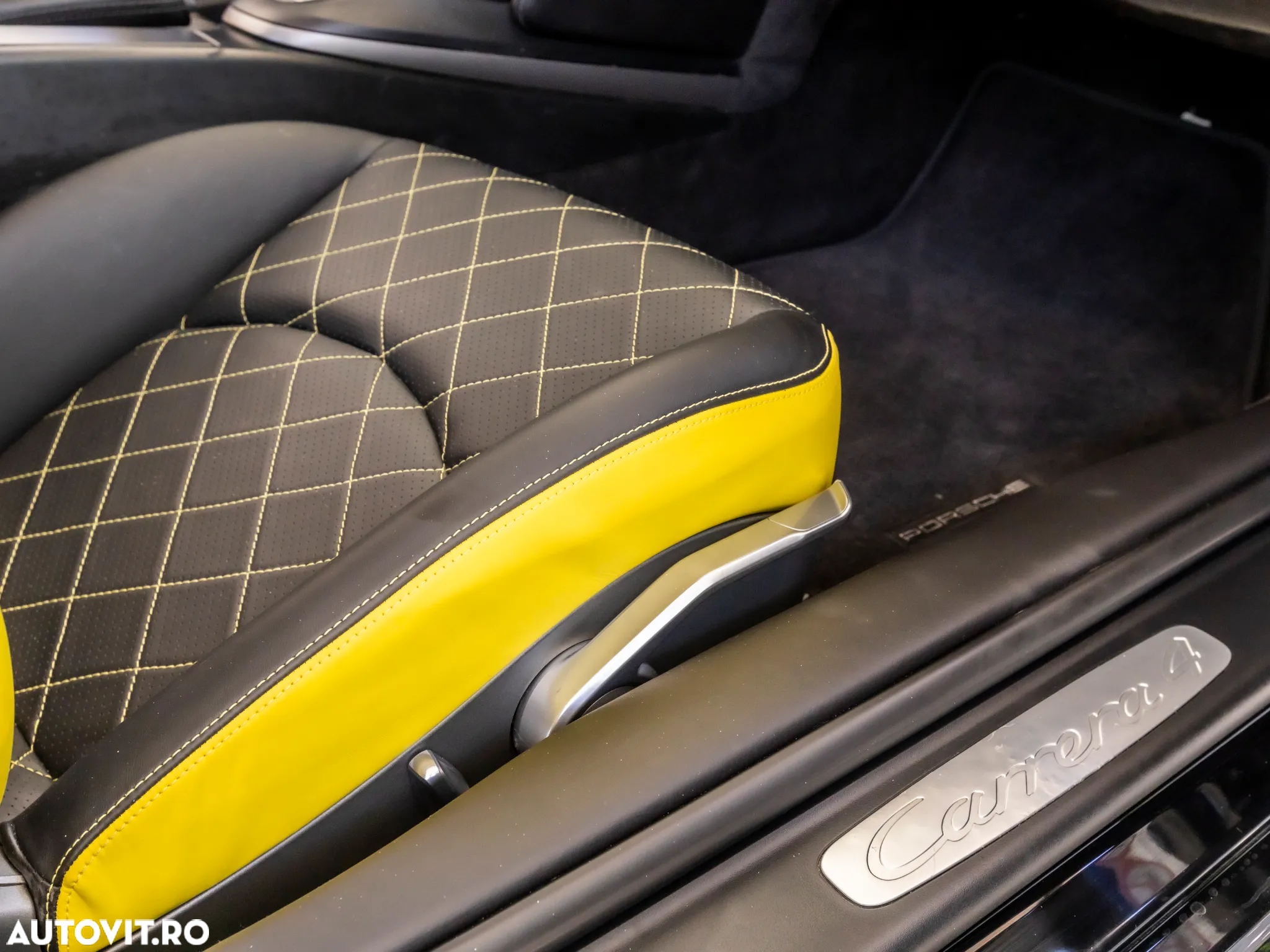 Porsche 911 Carrera 4 Tiptronic S - 28