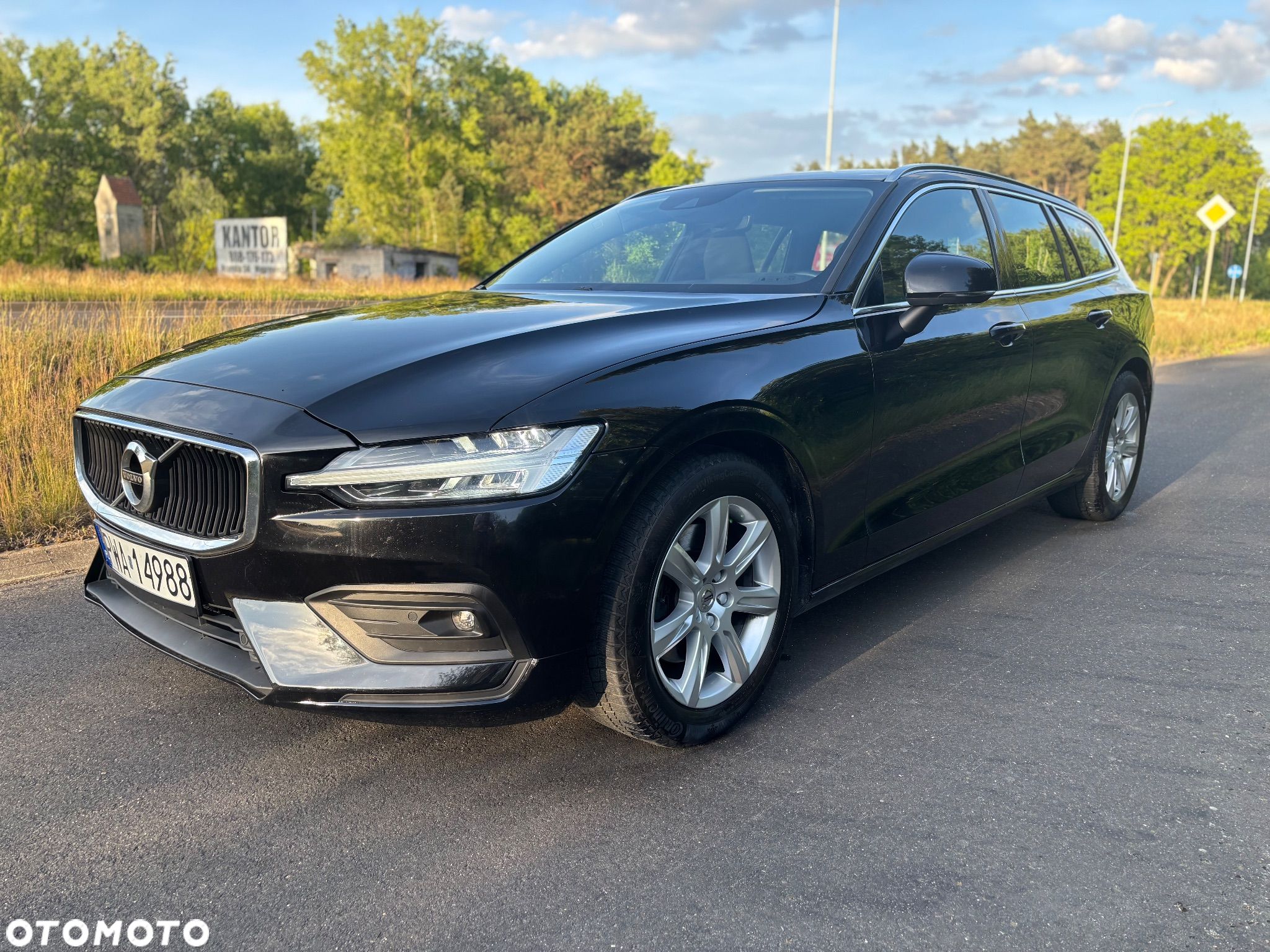 Volvo V60 B3 B Momentum Pro - 1