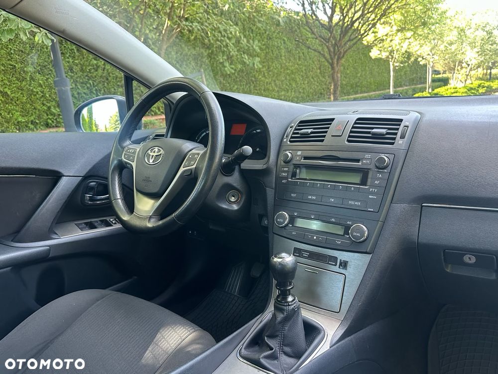 Toyota Avensis 1.8 Sol - 9