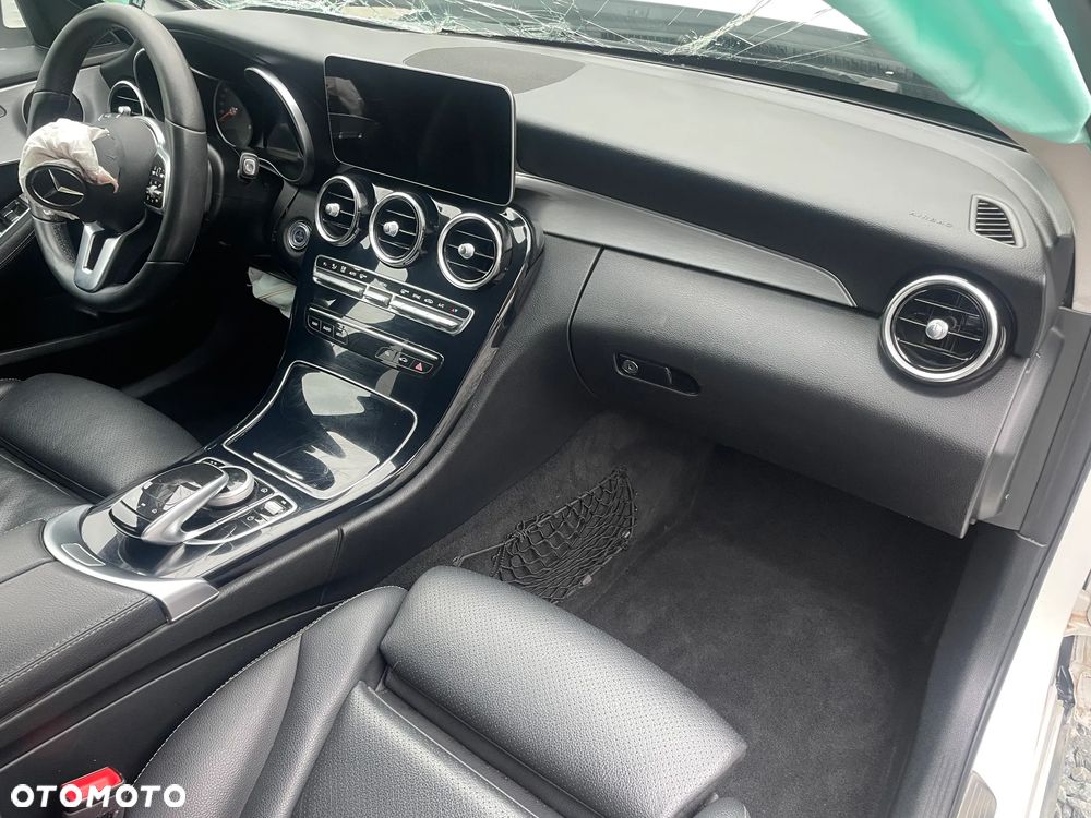 Mercedes-Benz Klasa C 300 d 4Matic 9G-TRONIC Avantgarde - 26