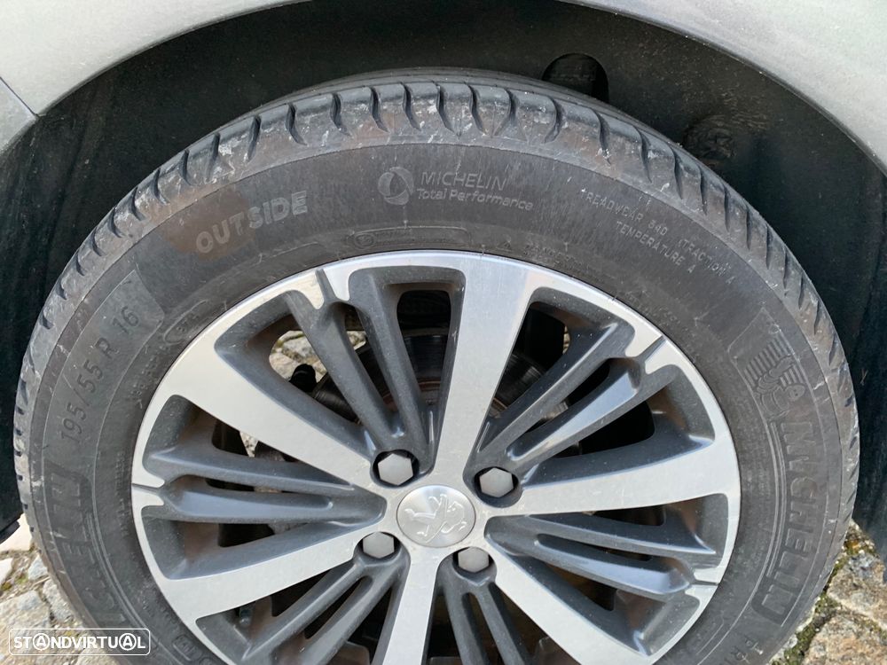 Peugeot 208 1.2 PureTech Allure EAT6 - 9