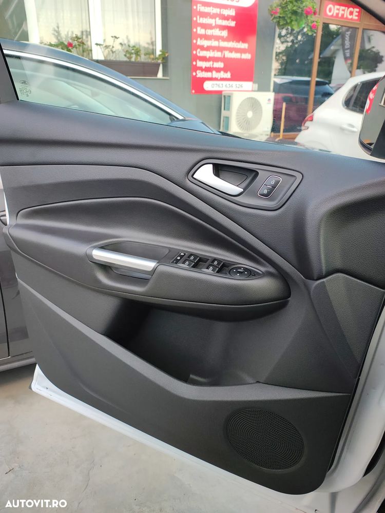 Ford Kuga 1.5 TDCi 2x4 Titanium - 10