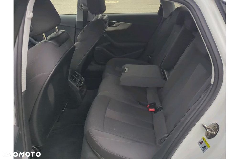 Audi A4 Limousine - 10