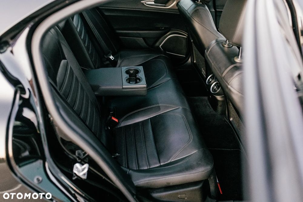 Alfa Romeo Giulia 2.0 Turbo 16V AT8 Veloce - 29