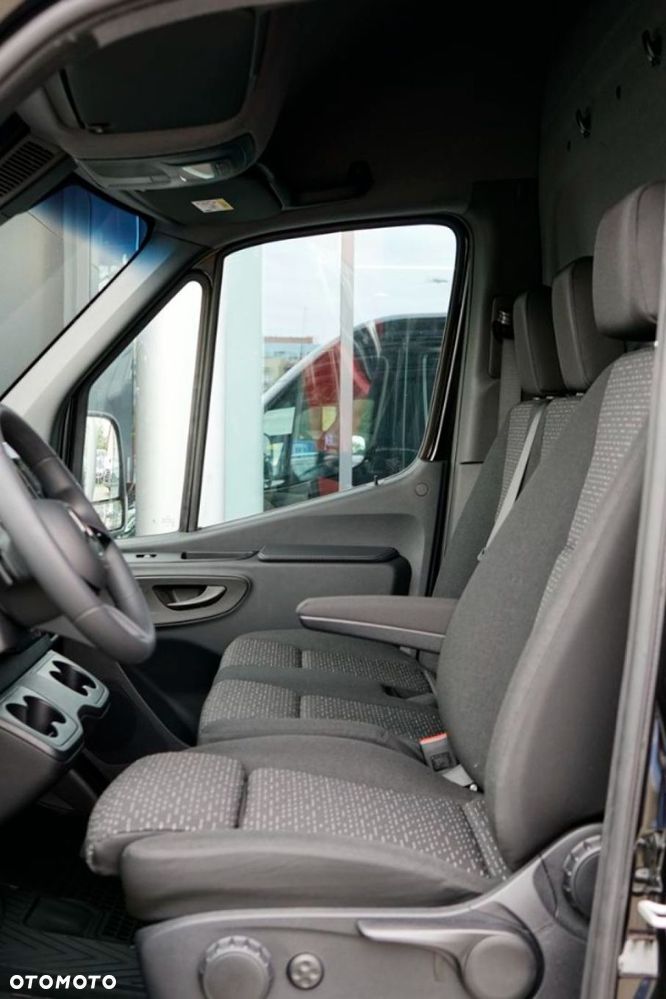 Mercedes-Benz Sprinter - 11