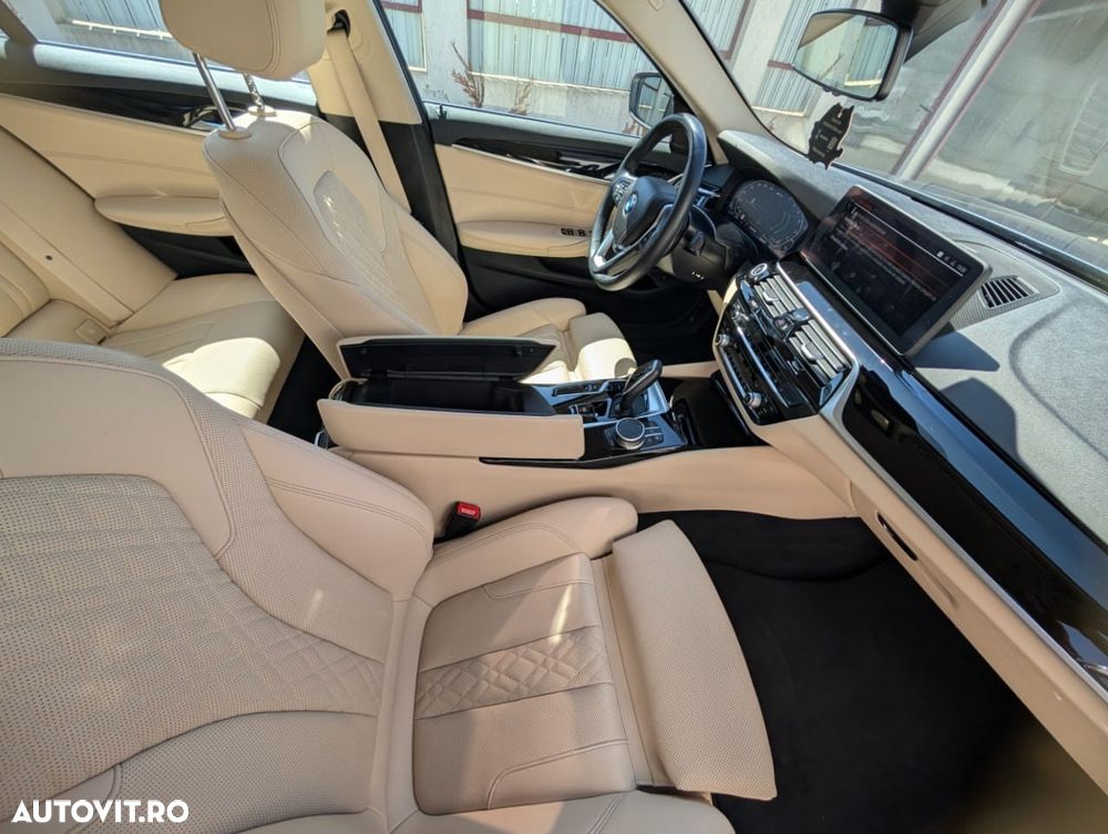 BMW Seria 5 520i Aut. Luxury Line - 12