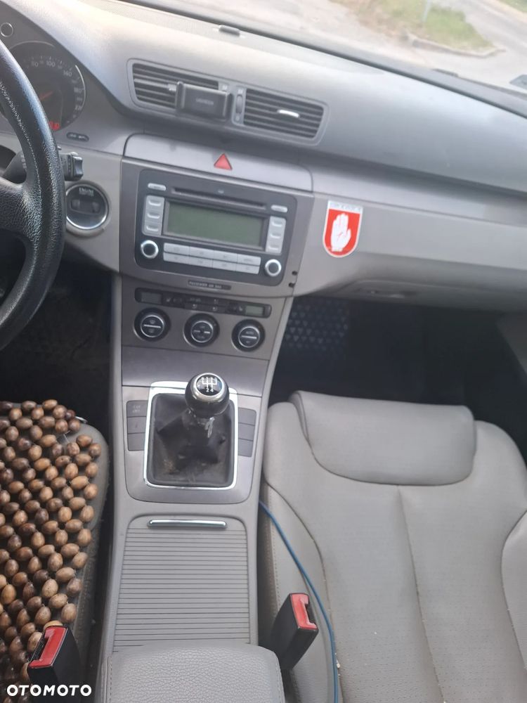 Volkswagen Passat 1.9 TDI Comfortline - 14