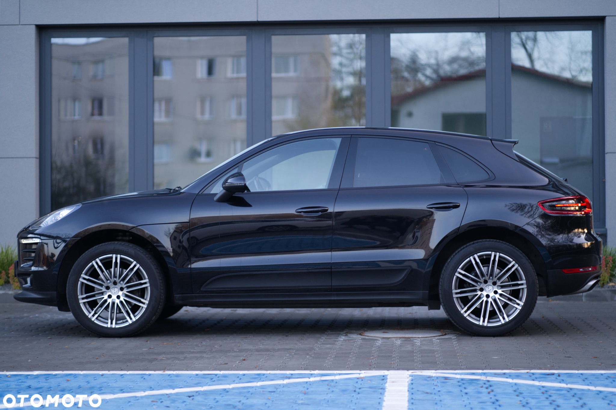 Porsche Macan Standard - 2