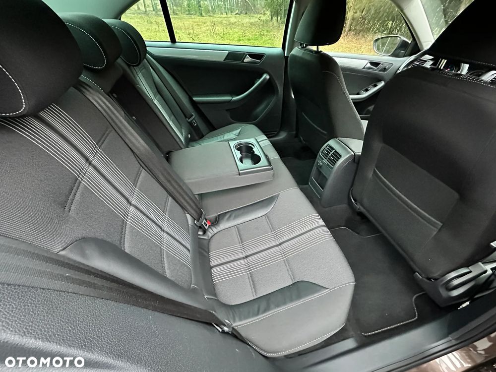 Volkswagen Jetta 1.4 TSI Match - 24