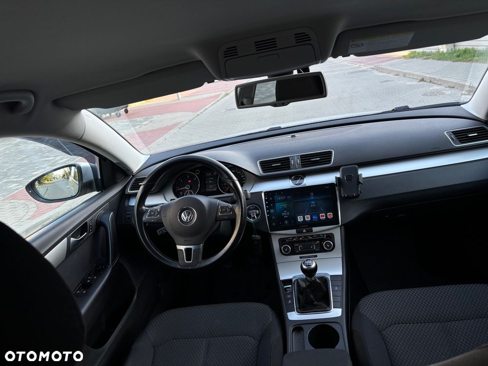 Volkswagen Passat - 8