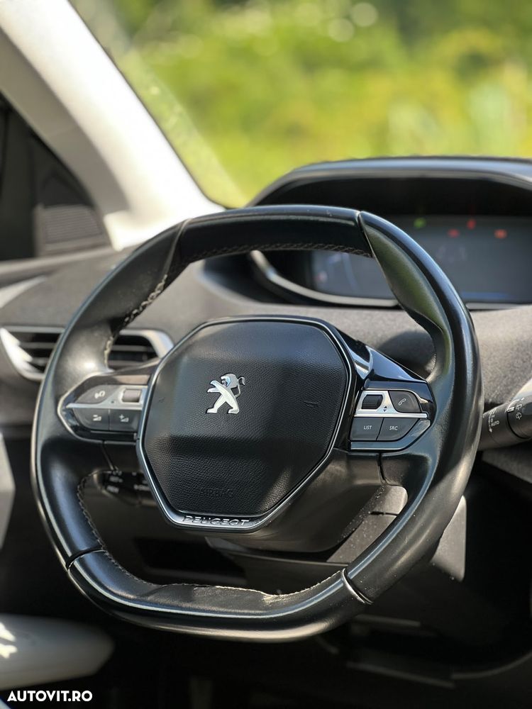 Peugeot 3008 1.5 BlueHDI S&S Allure - 11