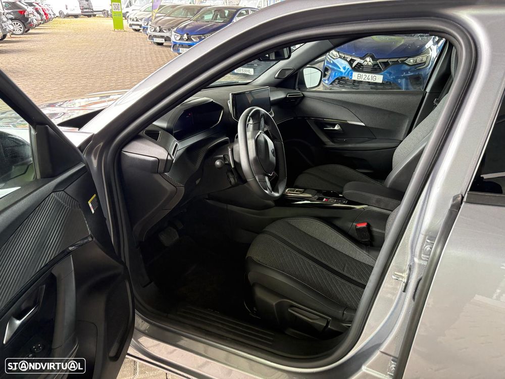 Peugeot 2008 1.2 PureTech Allure EAT8 - 6