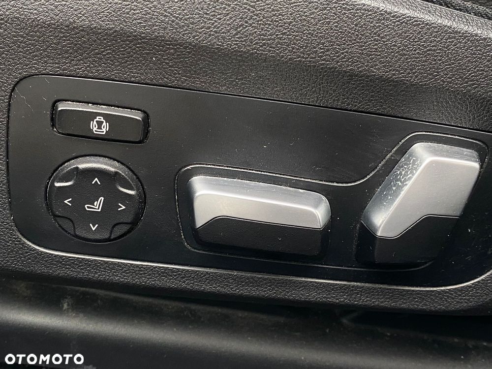 BMW Seria 3 320d xDrive - 27