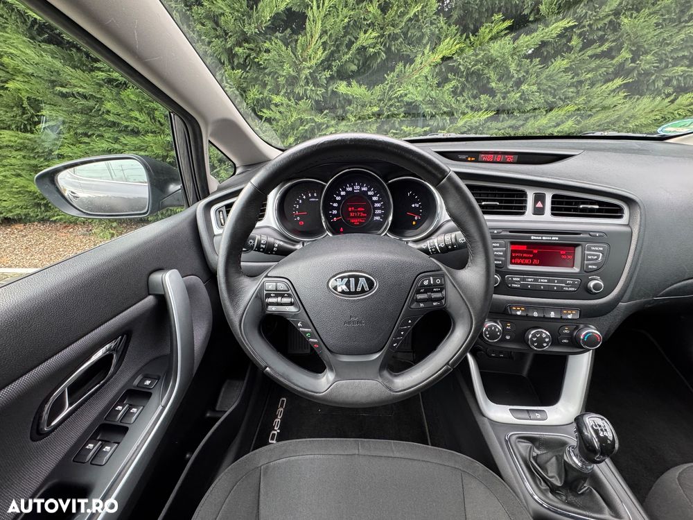 Kia Ceed 1.6 CRDi 128 Fifa World Cup Edition - 12