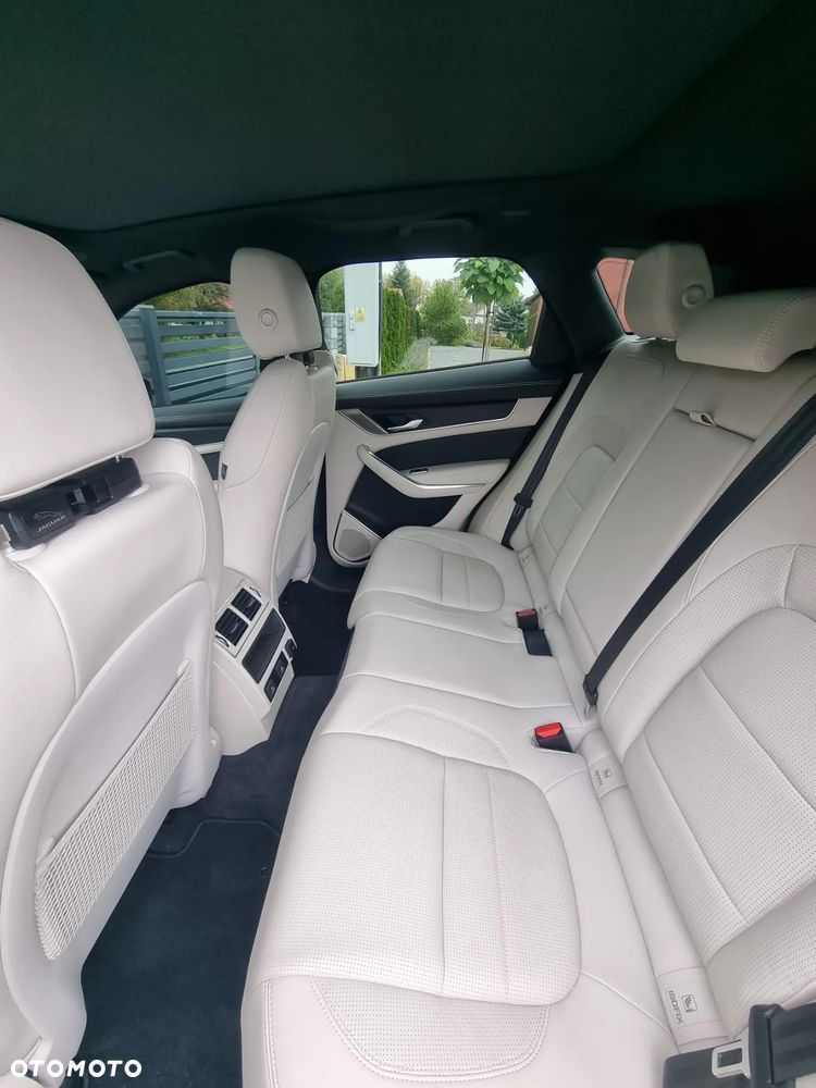Jaguar F-Pace P250 AWD R-Dynamic S - 23