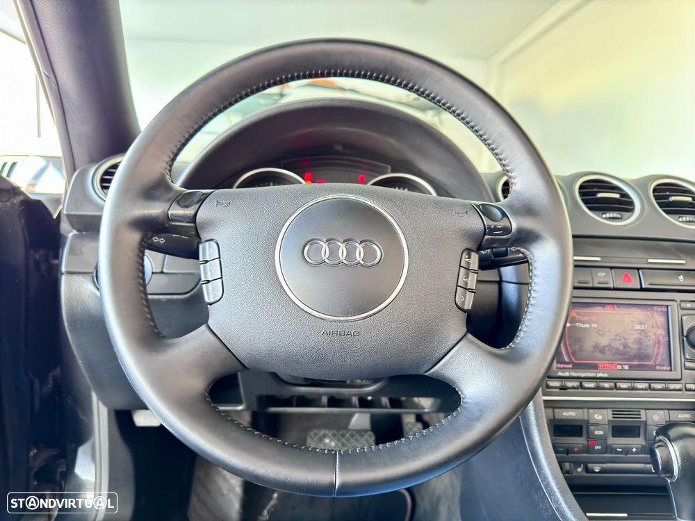 Audi A4 Cabrio 2.5 TDi Multit. Exc. - 24