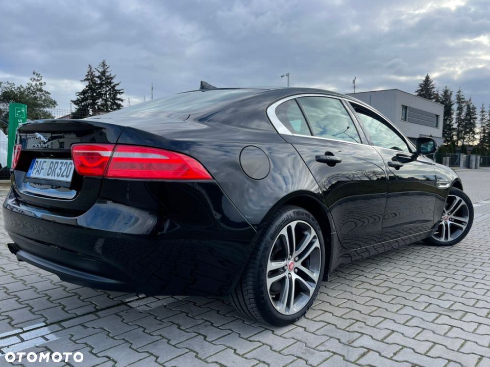 Jaguar XE 2.0 D AWD Prestige - 9