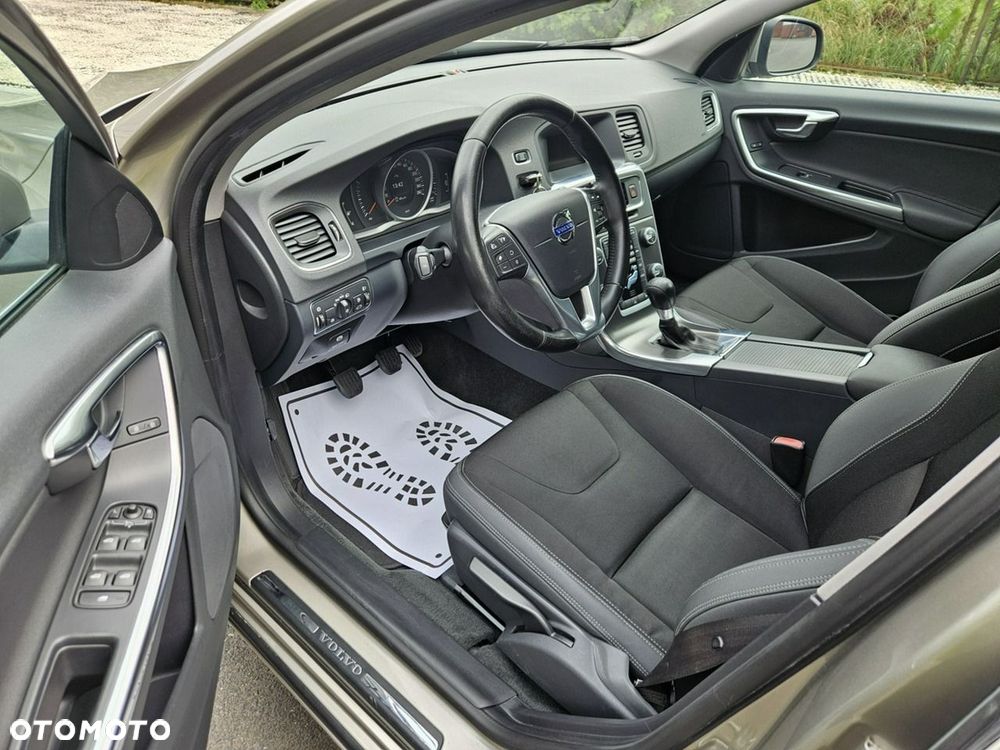 Volvo V60 D4 Momentum - 12