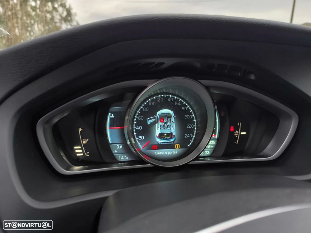 Volvo V40 D2 Momentum - 44