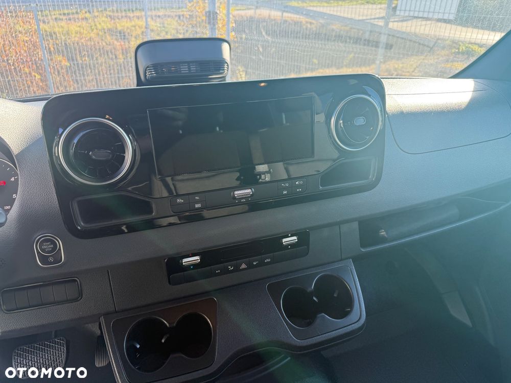 Mercedes-Benz Sprinter - 15