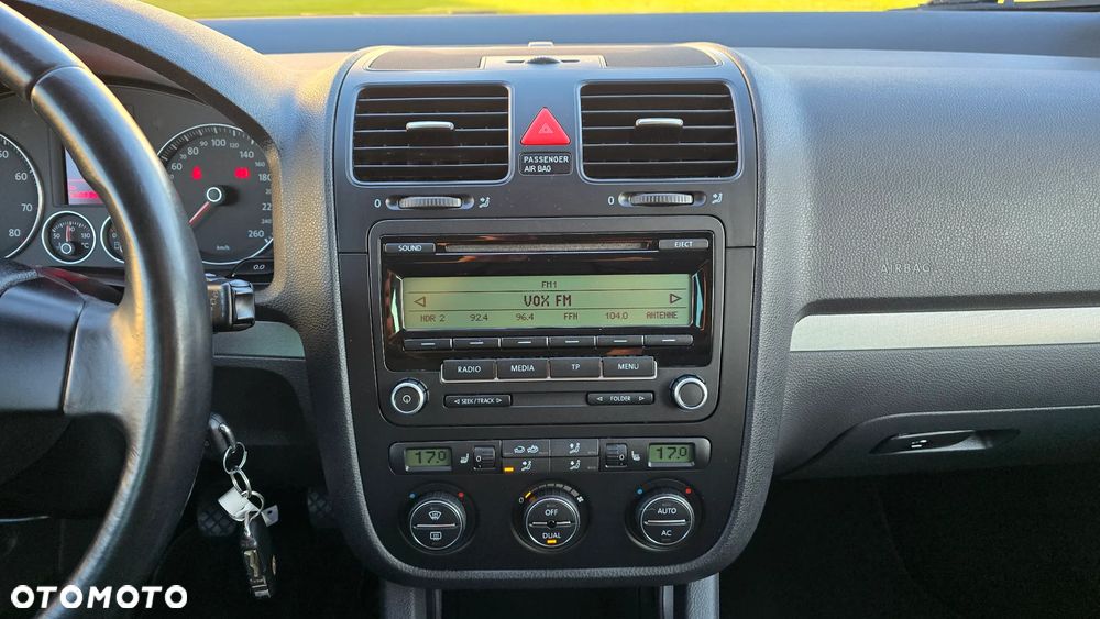 Volkswagen Golf - 16