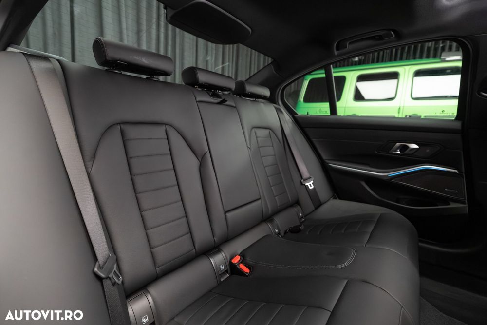 BMW Seria 3 - 32