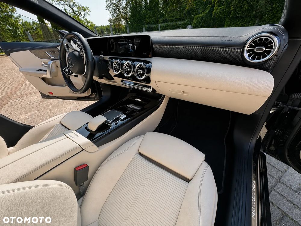 Mercedes-Benz CLA 220 7G-DCT - 16