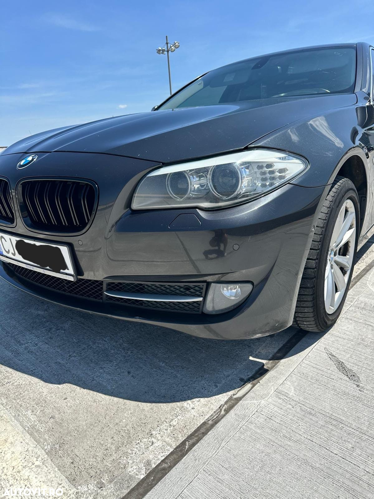 BMW Seria 5 525d xDrive - 9