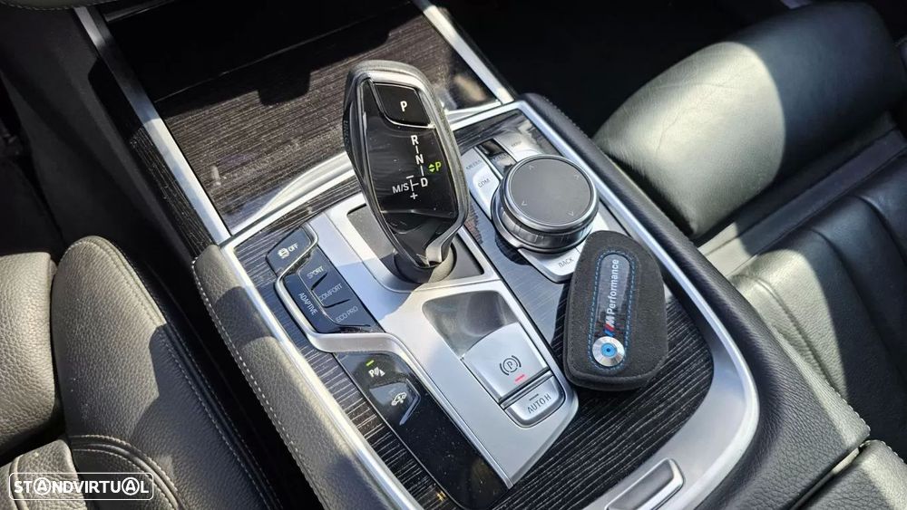 BMW 750 d xDrive Pack M - 32