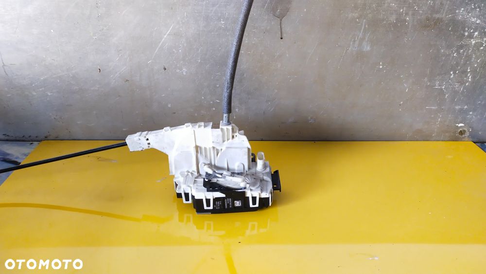 VW ZAMEK DRZWI PRZEDNICH 45111168