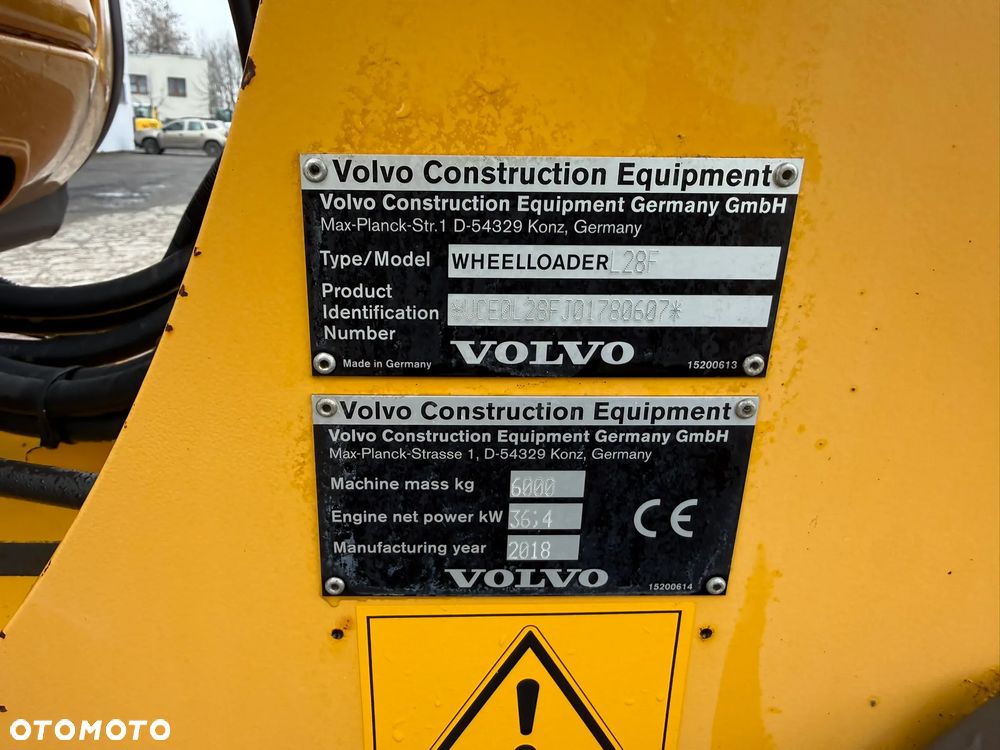 Volvo L 28 F - 8