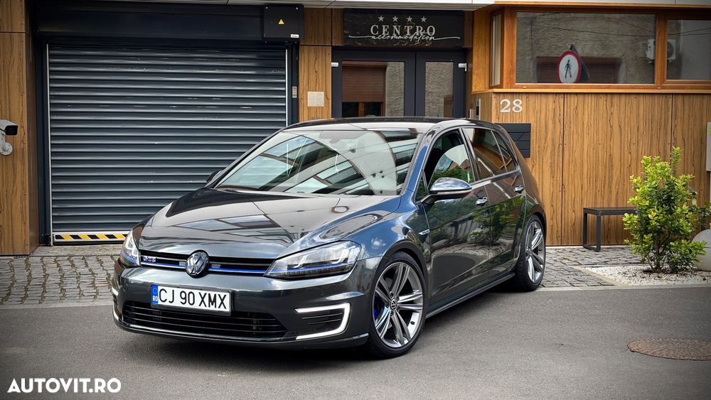 Volkswagen Golf - 1