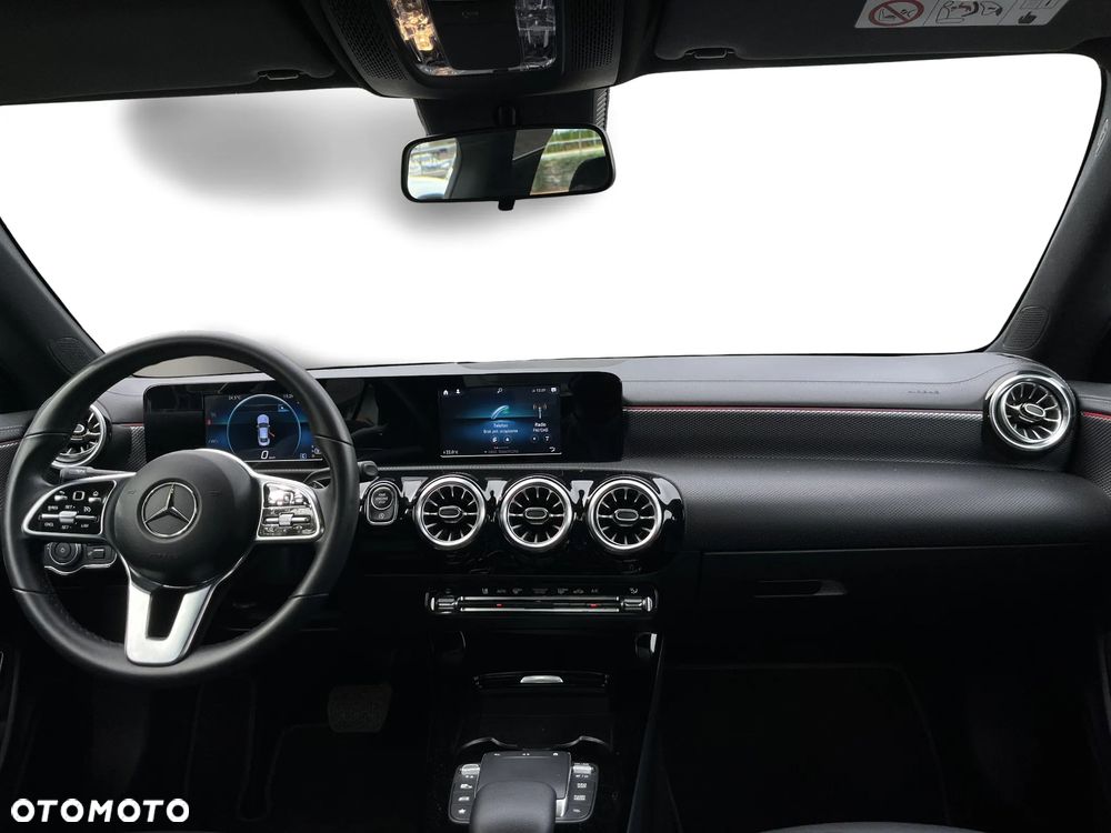 Mercedes-Benz CLA 180 Progressive 7G-DCT - 36