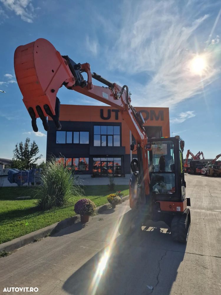 Hitachi ZX33U-6, Masa operationala 3,7t, 2023/10, 1.040h, CUPLA RAPIDA HIDRAULICA, cupa ingusta NOUA, cupa lata NOUA, capa taluz NOUA, inst picon, Aer cond, Antifurt, Lama nivelare, senile 80% ok, Ad sapare 3,5m, posibilitate leasing 4 ani-PROMOTIE 37.900EUR - 23