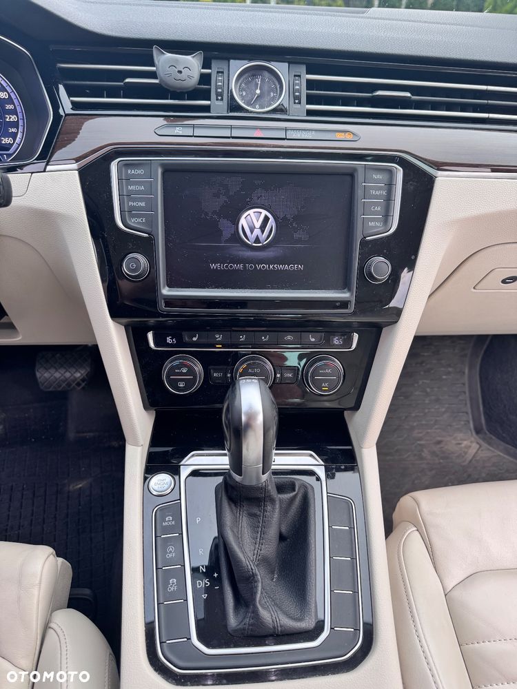 Volkswagen Passat 2.0 TDI Bi-Turbo BMT 4Mot Highline DSG - 14