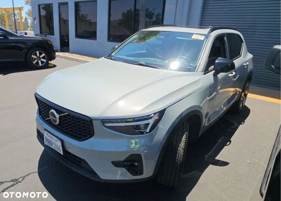 Volvo XC 40 B5 AWD Ultimate Dark - 3