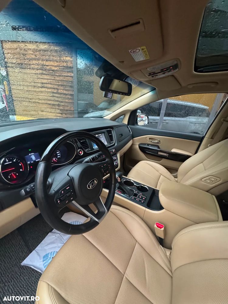 Kia Carnival - 18