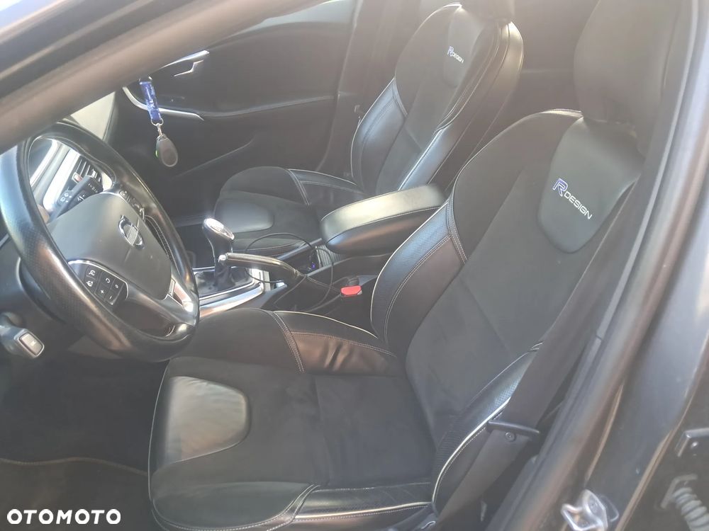 Volvo V40 D2 R-Design - 12