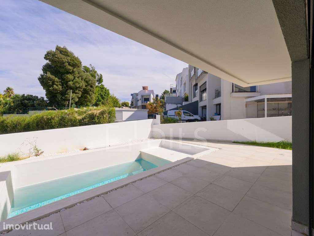 Moradia T4+1 com piscina na Sobreda, Costa da Caparica - Grande imagem: 3/42