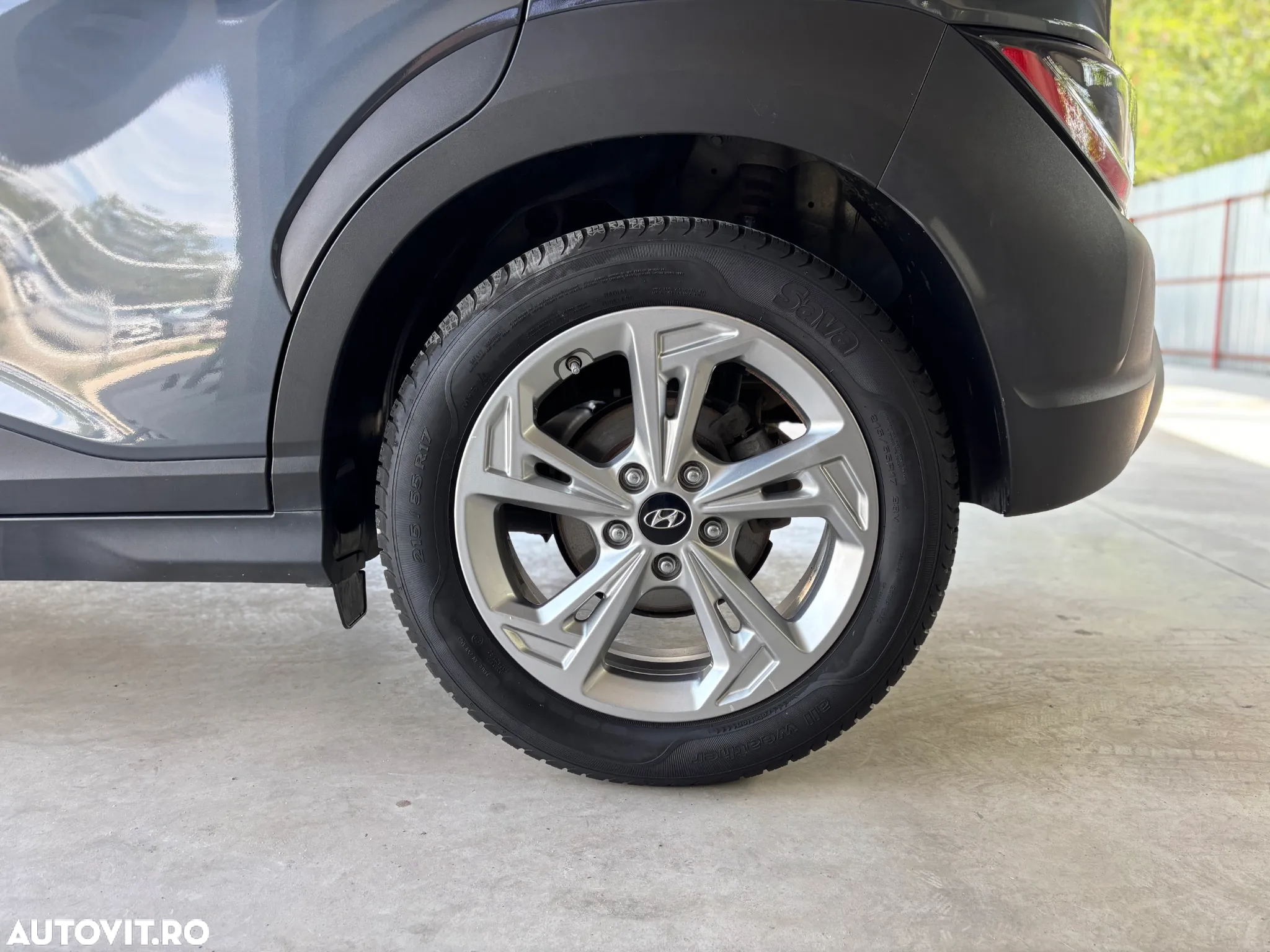 Hyundai KONA - 12