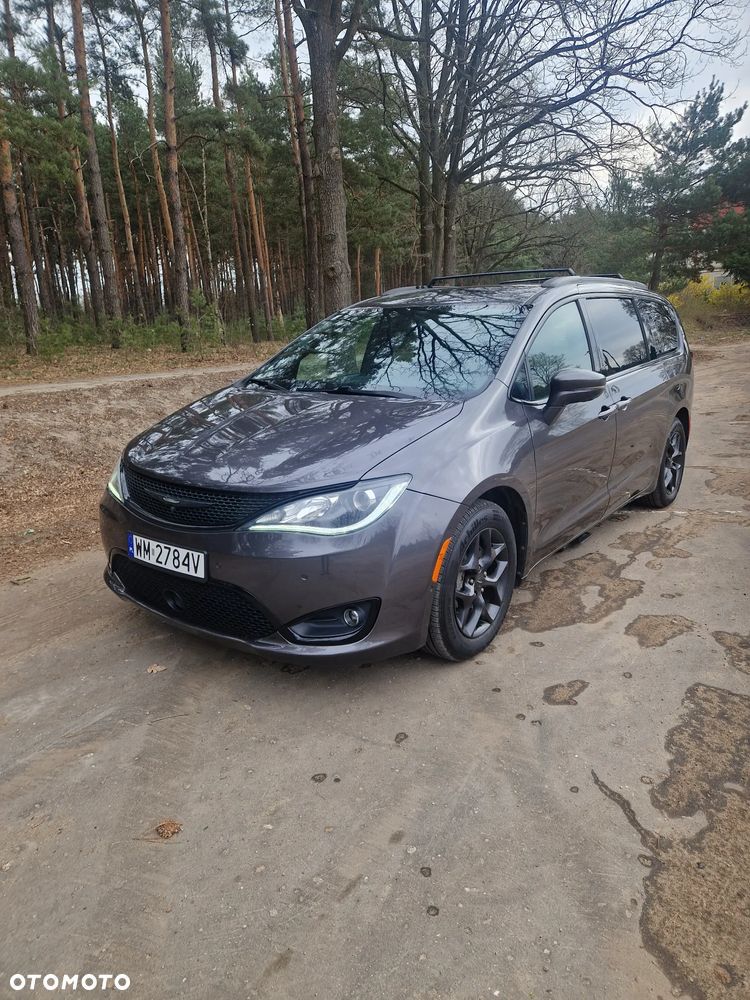 Chrysler Pacifica - 1