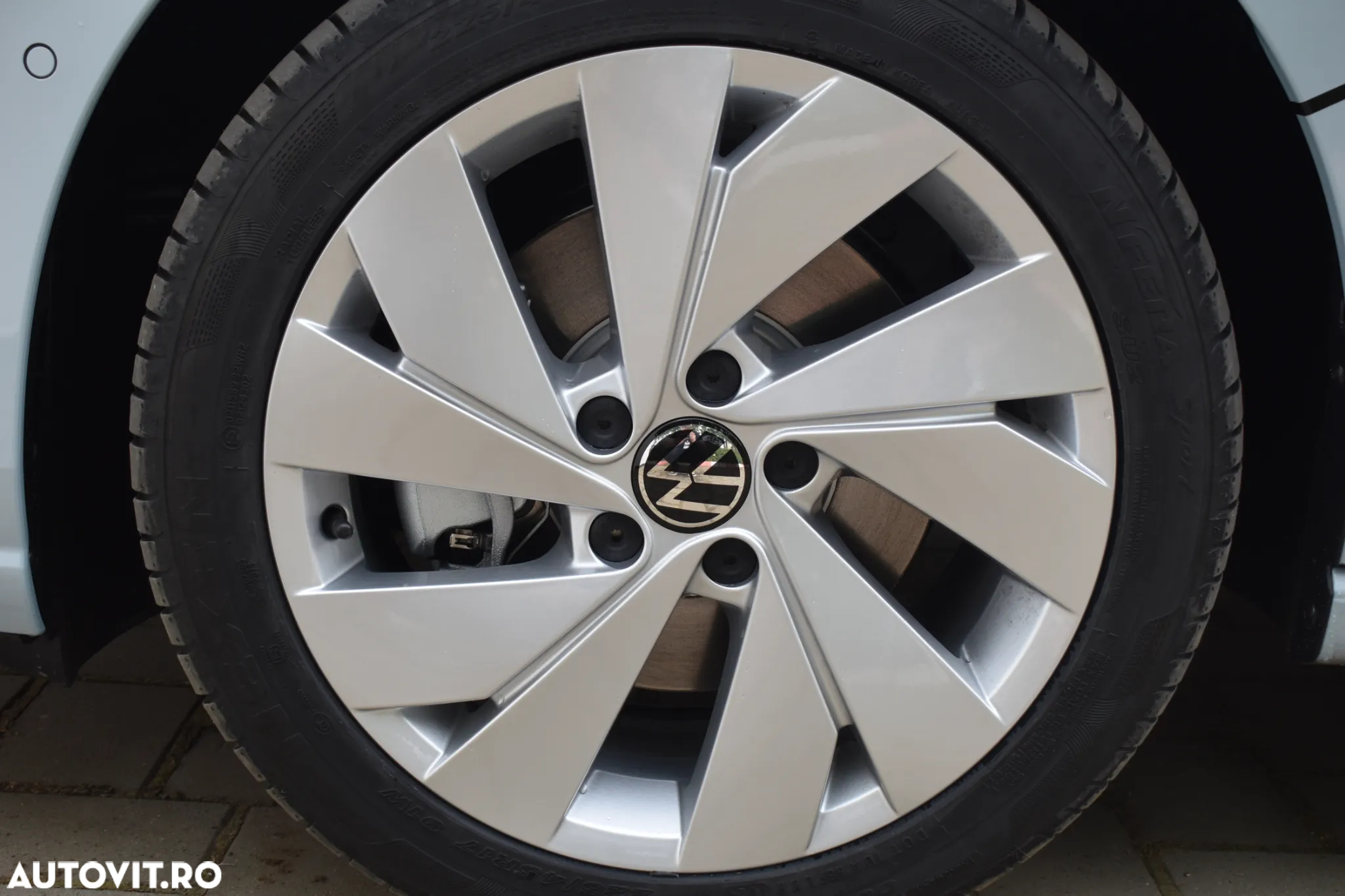 Volkswagen Golf - 11