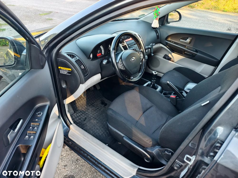 Kia Ceed - 22