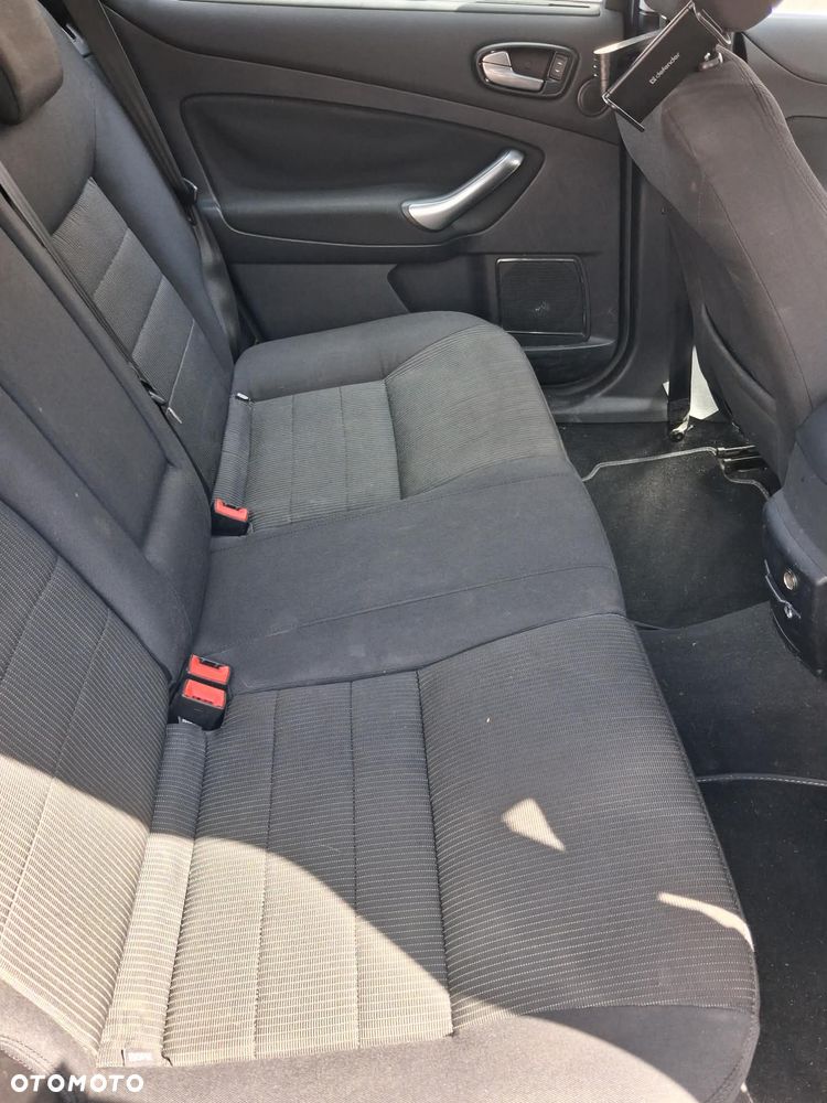 Ford Mondeo 2.0 TDCi Ambiente - 14