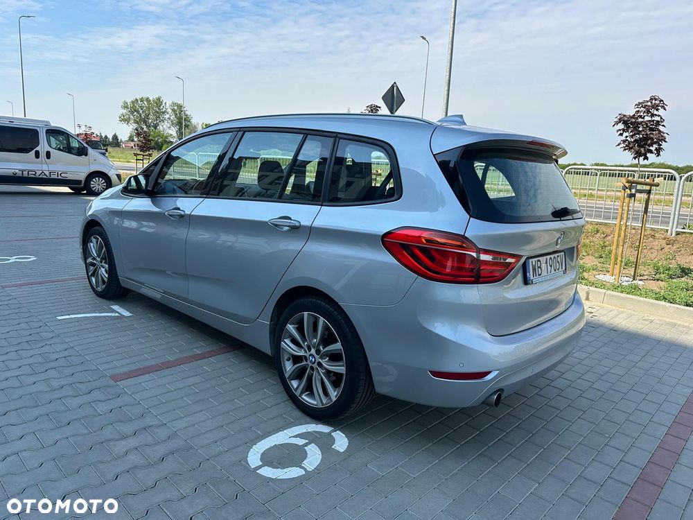 BMW Seria 2 218d - 5