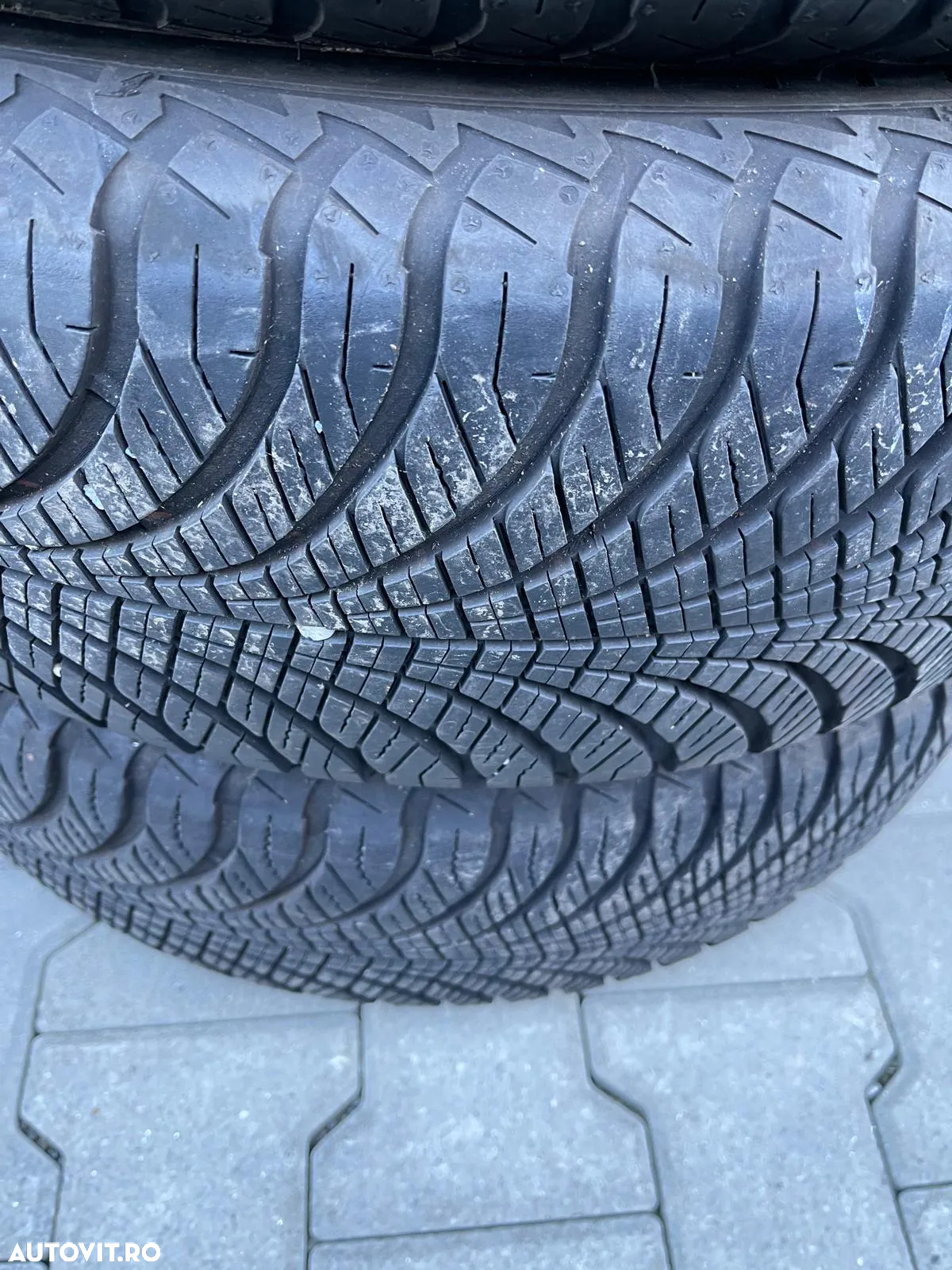 225 65 r17 Goodyear Allseason - 3