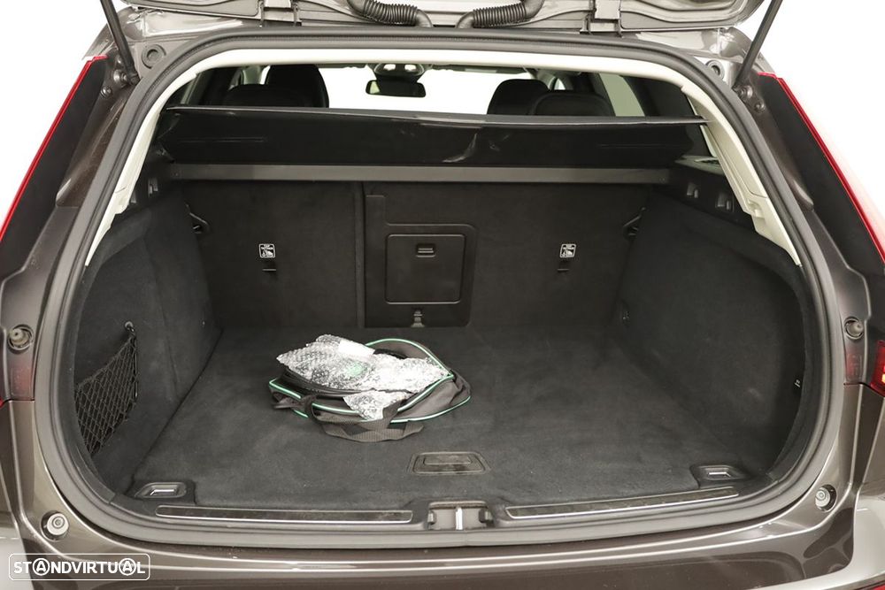 Volvo V60 2.0 T6 AWD TE Essential - 25