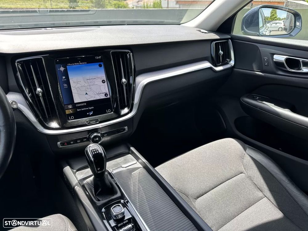 Volvo V60 2.0 D3 Momentum Plus - 32