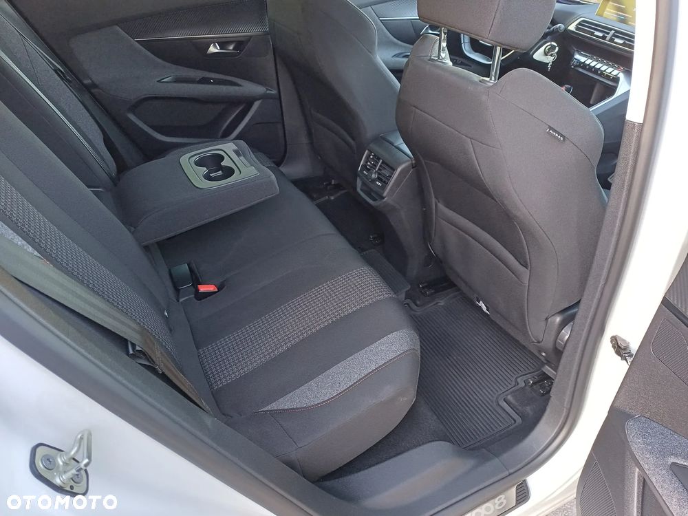 Peugeot 3008 BlueHDi 130 Stop & Start EAT8 Allure - 16